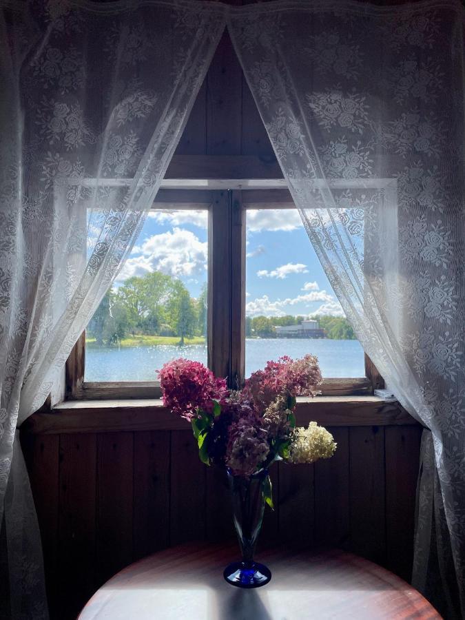 Laivu Maja Uz Aluksnes Ezera/ Boat House On A *