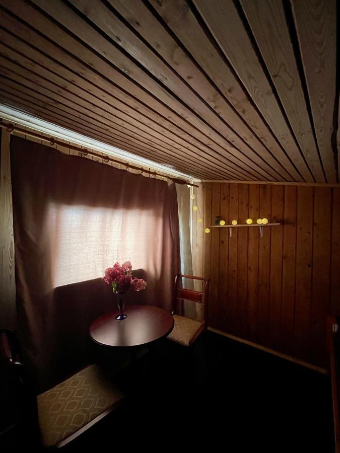 Laivu Maja Uz Aluksnes Ezera/ Boat House On A