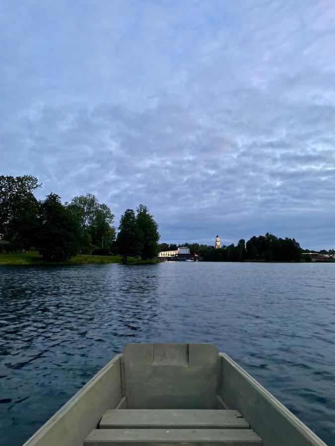 Laivu Maja Uz Aluksnes Ezera/ Boat House On A 度假居