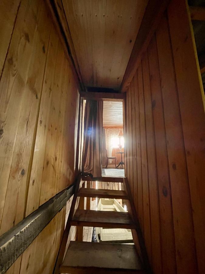 度假居 Laivu Maja Uz Aluksnes Ezera/ Boat House On A *